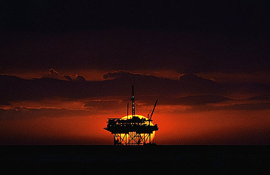 剪影,近海石油钻井,日落