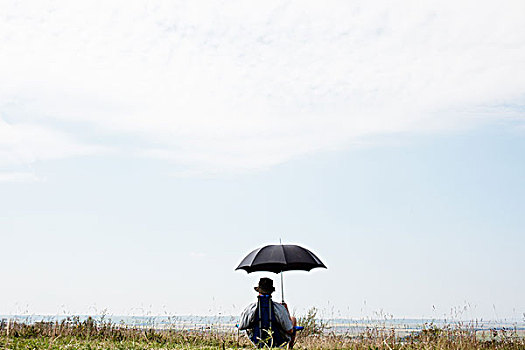 男人,坐,伞,土地