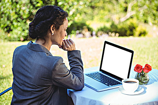 职业女性,咖啡,笔记本电脑,餐馆