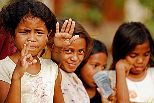 timorese,man,clapping,in,his,hand,classroom