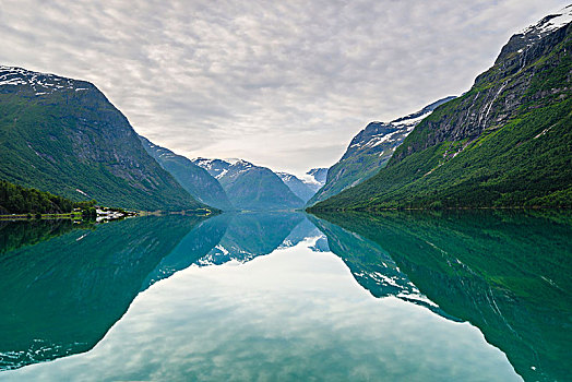 高山湖