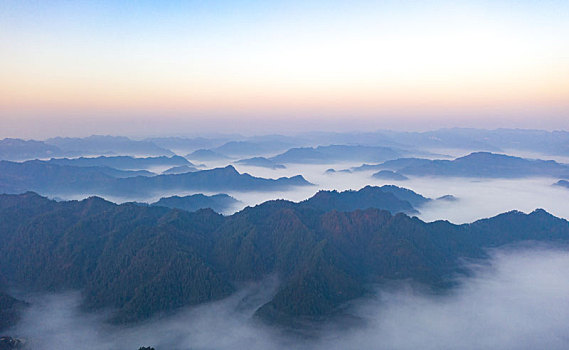 湖南湘西山间的云海