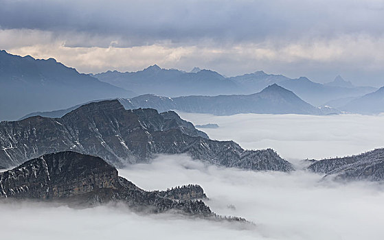 贡嘎山云海