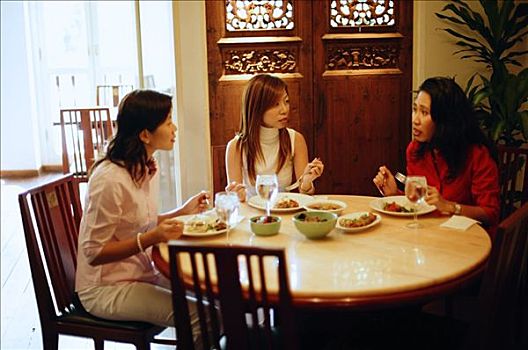 三个女人,食物,餐馆,交谈