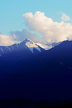 西部雪山