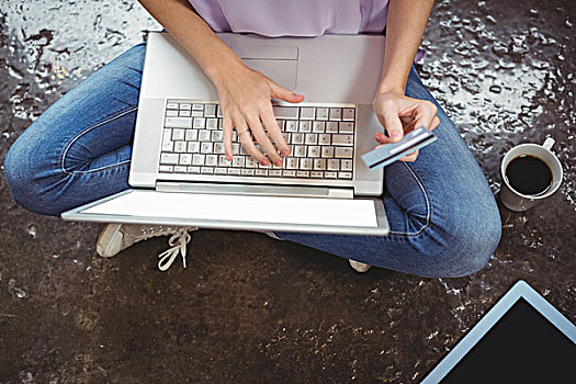 职业女性,网上购物,笔记本电脑,创意,办公室