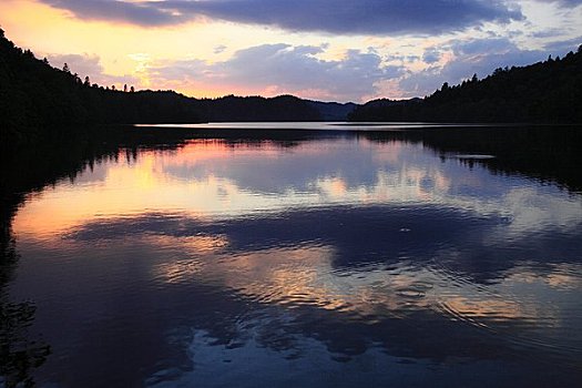 湖,日出