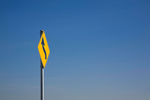 黄色,交通标志,弯曲,黑色,箭头,蓝天,魁北克,加拿大,北美