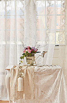 插花,玻璃瓶,小,桌子,白色,蕾丝桌布,正面,窗户,帘