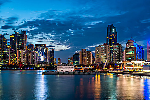 青岛城市夜景天际线