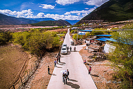 藏区通村公路