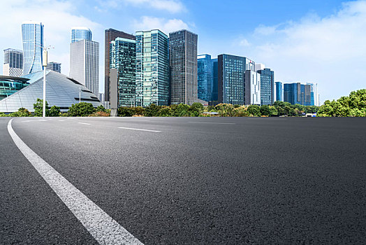 沥青路面天际线和杭州钱江新城建筑景观