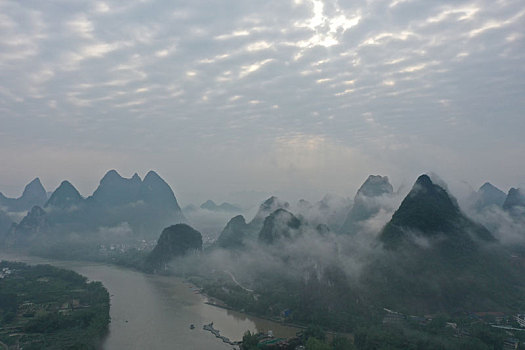 雨后的的喀斯特地貌风光更妖娆