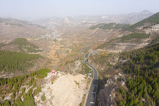 航拍济南金钢纂村的盘山公路