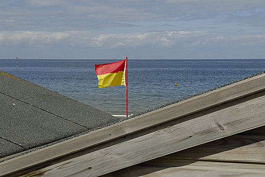 英格兰,肯特郡,湾,浴,旗帜,风景,屋顶,两个,海滩小屋,一个,局部,海滩,救生员