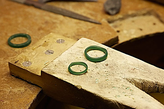 工作台,三个,戒指,绿色,材质