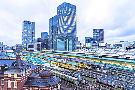 现代办公室,建筑,靠近,东京,火车站,云,天空