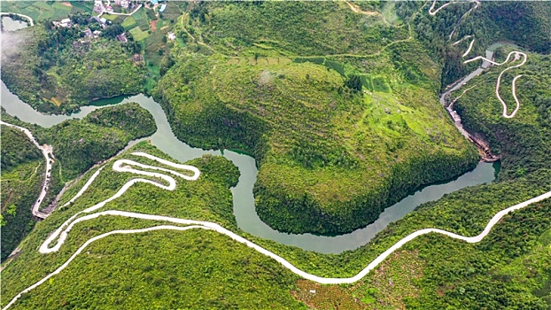 重庆酉阳,山道弯弯乡村新图景