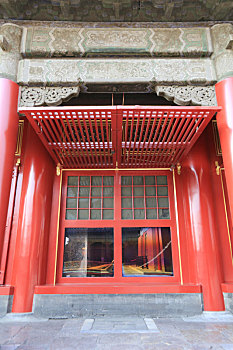 北京故宫坤宁宫独特的窗户,吊窗