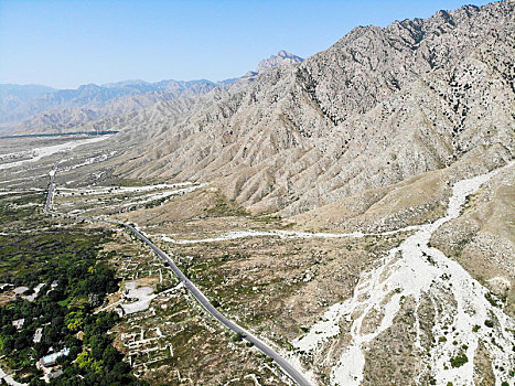 航拍宁夏银川贺兰山东麓贺兰山岩画遗址公园景区