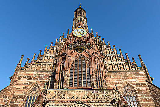 屋顶钟,圣母教堂,纽伦堡,中间,弗兰克尼亚,巴伐利亚,德国,欧洲