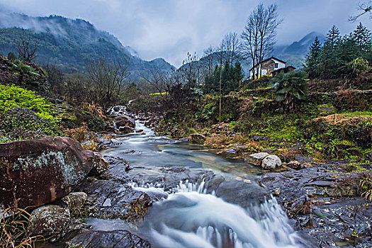 安徽皖南春季风光青山绿树碧水油菜花油菜花