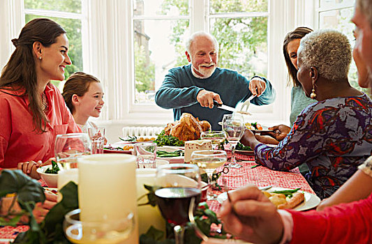 多种族,家庭,享受,圣诞晚餐,桌子