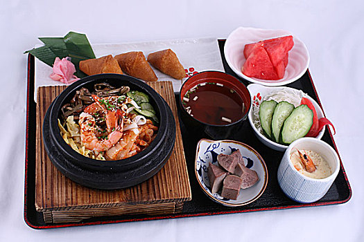 海鲜石锅饭-腐皮寿司套餐