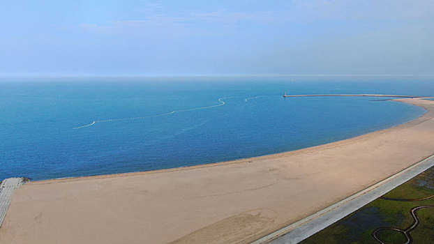 碧波万顷的日照海龙湾,1800多米的金沙滩宛如城市金腰带