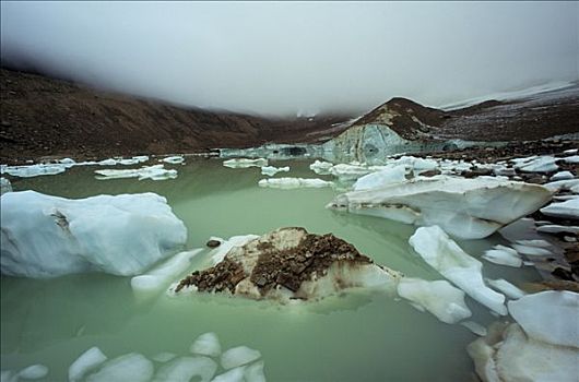 冰,湖,下方,山,碧玉国家公园,艾伯塔省,加拿大