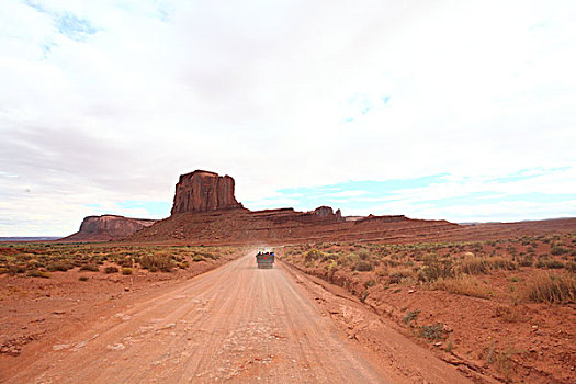 纪念碑山谷,吉普车,公路,那瓦荷部落公园,那瓦荷印地安保留区,亚利桑那州,犹他州,那瓦荷族公园,北美洲,美国,风景,地标,著名景点,全景