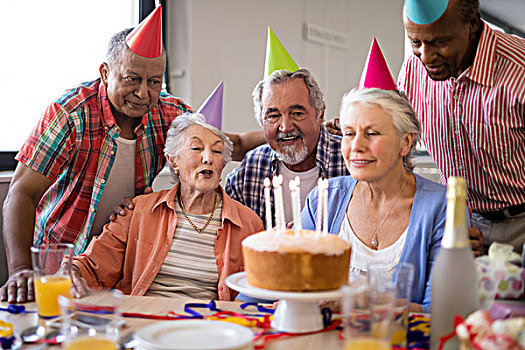 高兴,老人,人,庆贺,生日,穿,派对帽,养老院