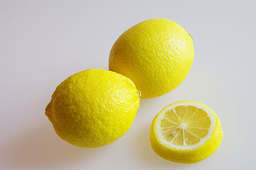 柠檬切片和柠檬