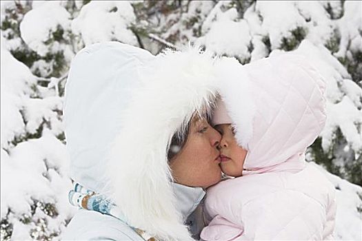 母亲,吻,婴儿,女儿,儿童风雪服