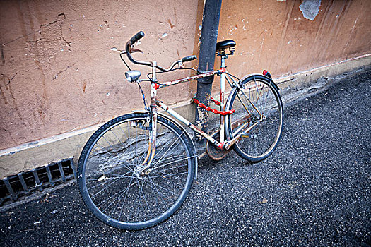 老,生锈,旧式,自行车,靠近,混凝土墙
