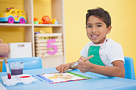 可爱,小男孩,绘画,桌子,教室