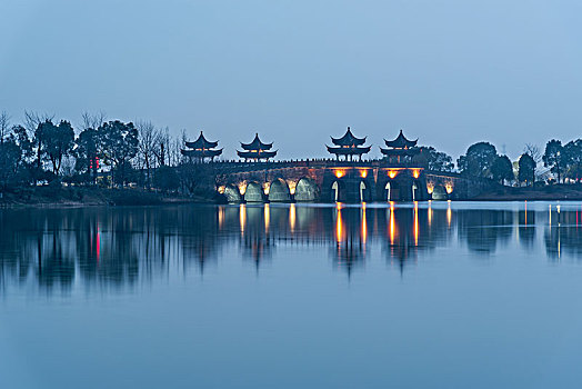 杭州湘湖四亭桥夜景