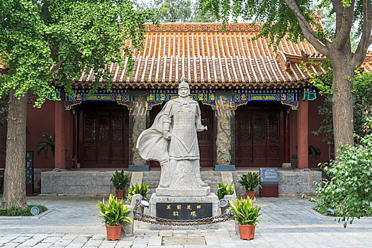 中国江苏省徐州市戏马台项羽塑像