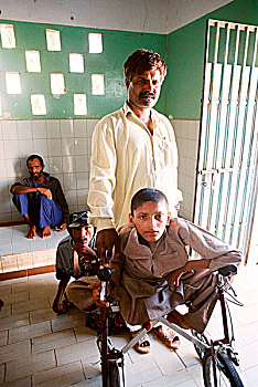 残障,孩子,服务员,乡村,八月,2004年,名字,巴基斯坦,工作,悲伤,区域,休息,世界,利润