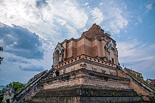 泰国清迈古城契迪龙寺,wat,chedi,luang,主佛塔