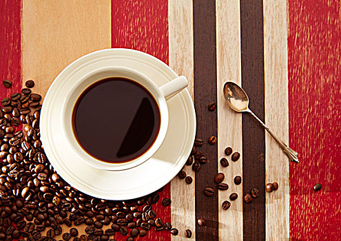 咖啡杯,早餐,巧克力,咖啡豆,红色,褐色,木桌子