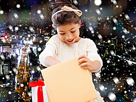 休假,礼物,圣诞节,孩子,人,概念,微笑,小女孩,礼盒,上方,雪,夜晚,城市,背景