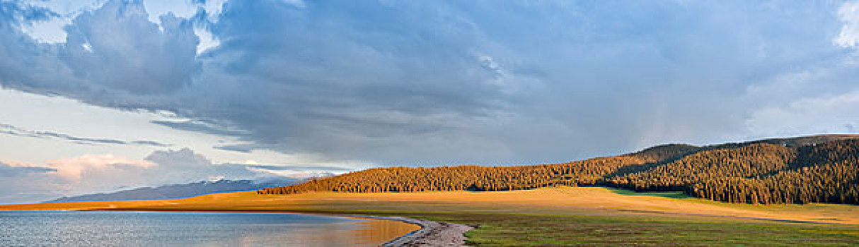 新疆赛里木湖畔