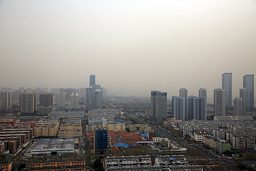 山东省日照市,沙尘暴来袭漫天黄沙,城市高楼,凭空消失