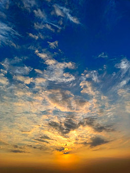 云海红日,海上日出