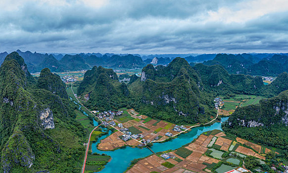 航拍广西河池都安天窗群景观