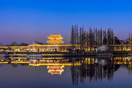 夜色下的荆州古城跟美丽