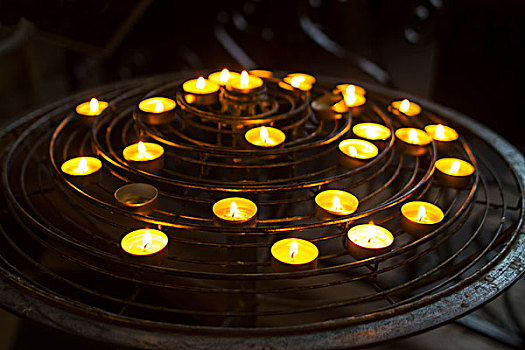 教堂中的蜡烛