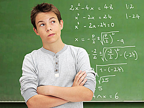 头像,男孩,青少年,思想,表情,正面,学校,黑板,数学,公式