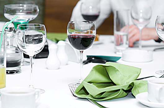 葡萄酒杯,桌子